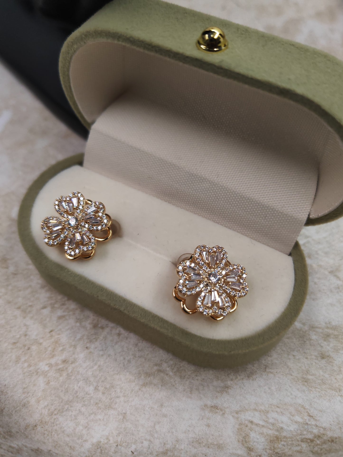 Spin & Sparkle Flower Studs